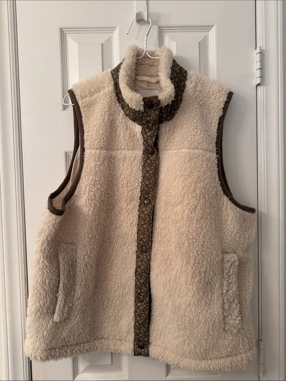 Madewell Women's Cream Sherpa Vest with Olive Trim